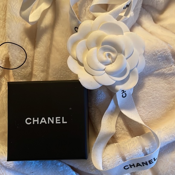 CHANEL Stud Earrings AUTHENTIC BRAND NEW - Picture 10 of 12